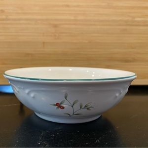 Pfaltzgraff winterberry bowls